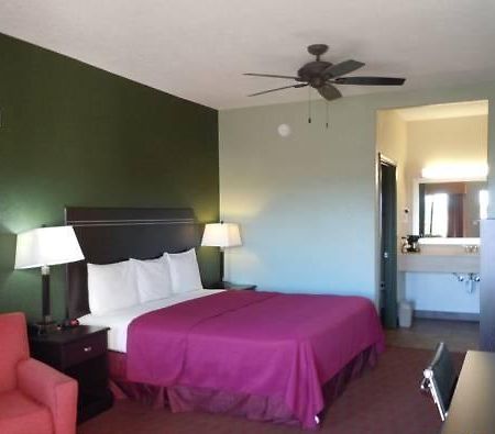 Stockdale Inn And Suites Extérieur photo