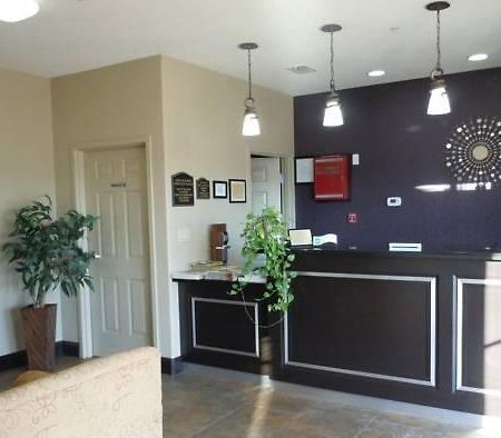 Stockdale Inn And Suites Extérieur photo